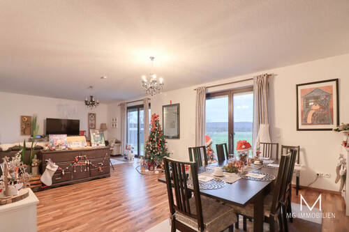 Wohn- und Esszimmer - 8 Zimmer Einfamilienhaus in Hütschenhausen / Spesbach