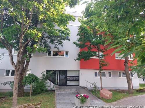 Hausansicht - Für Jung + Alt interessant! Gepflegte Wohnung in ruhiger Lage Ettlingens!
