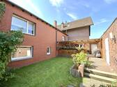 Terrasse und ein kleiner Garten für die Mieter der EG Wohnung im 2-FH - 