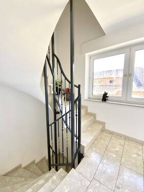 helles, ansprechendes Treppenhaus - 