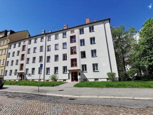 Hausansicht - 3 Zimmer Terrassenwohnung zur Miete in Chemnitz
