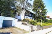 Außenansicht inkl. Garage - Seltene Gelegenheit im Steinbergviertel-charmantes Einfamilienhaus mit großem Grundstück & Panorama