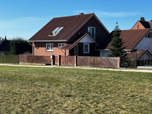 Nachbarbebauung - Grundstück in Neuhausen zum Kaufen