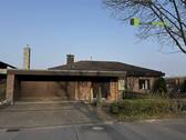 Straßenansicht - Familienfreundliches Einfamilienhaus mit Doppelgarage in ruhiger Lage von Stolberg-Liester!