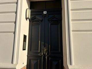 Eingangstür zum Haus - 3 Zimmer Etagenwohnung zum Kaufen in Leipzig