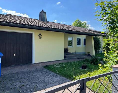 Familiendomizil (Bungalow) - Freistehendes Familiendomizil (Bungalow) auf 822 m² Eckgrundstück - Einzugsbereit!
