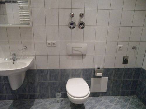 Bad mit Wanne - 
