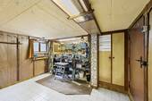 Kellerraum mit Werkbank - 