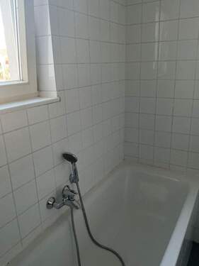 Badewanne.jpeg - Etagenwohnung mit 25,00 m&sup2; in Dresden zur Miete