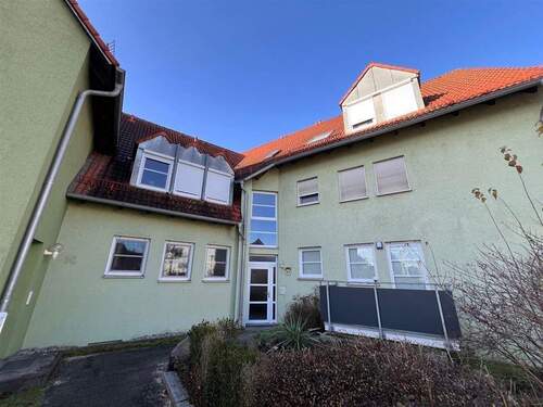 Hausansicht - 2 Zimmer Etagenwohnung zum Kaufen in Schwanstetten