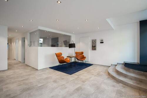 Eingangs- und Wartebereich Kunden - Moderne Gewerbeeinheit in der Kaiserstraße in Waldshut 