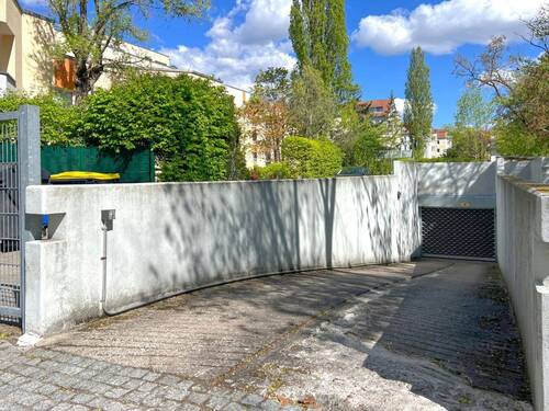 Tiefgarageneinfahrt - 