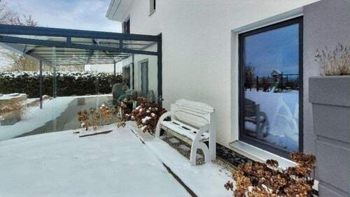 teilweise verglaste Terrasse - Einfamilienhaus mit 176,30 m&sup2; in Plauen zum Kaufen