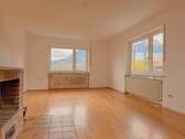 Wohnzimmer - Schnäppchen - schöne 3-Zim.-Maisonette-Wohnung mit Ausblick auf die Alpen mit Außenstellplatz **