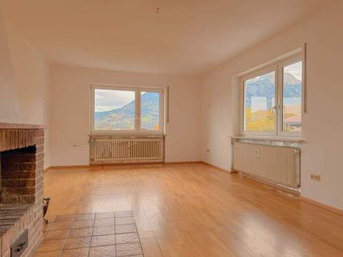Wohnzimmer - Schnäppchen - schöne 3-Zim.-Maisonette-Wohnung mit Ausblick auf die Alpen mit Außenstellplatz **