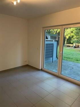 Schlafzimmer - 2 Zimmer Etagenwohnung zur Miete in Frankfurt am Main