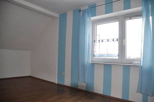 Kinderzimmer - 4 Zimmer Mehrfamilienhaus, Wohnhaus zum Kaufen in Marktredwitz