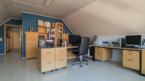 Büro/Studio über Garage - 