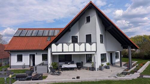 Hausansicht Terrasse - 7 Zimmer Einfamilienhaus zum Kaufen in Goldkronach/ Dressendorf