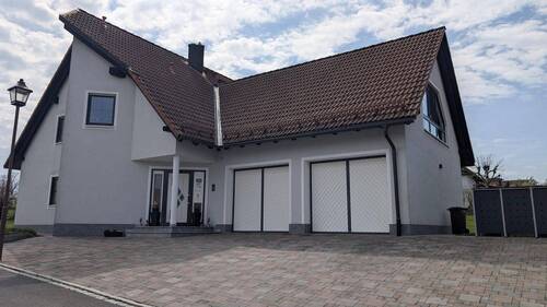 Hausansicht Eingang - Einfamilienhaus mit 232,00 m&sup2; in Goldkronach/ Dressendorf zum Kaufen