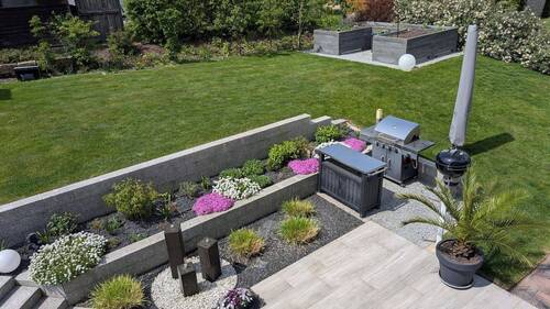 Hochbeet, Grillplatz, Brunnen - 