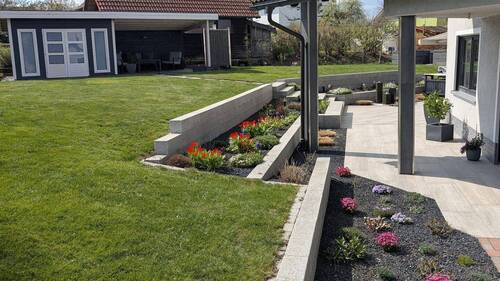 Blumenbeete, Terrasse - 
