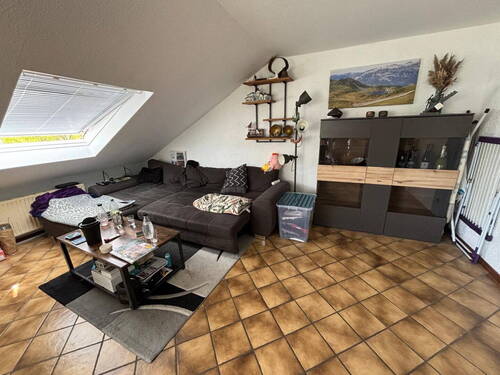 Bild 1 - Schöne 2-Zimmer DG Wohnung - 550,00&nbsp;EUR Kaltmiete, ca.&nbsp; 62,00&nbsp;m&sup2;&nbsp;Wohnfl&auml;che