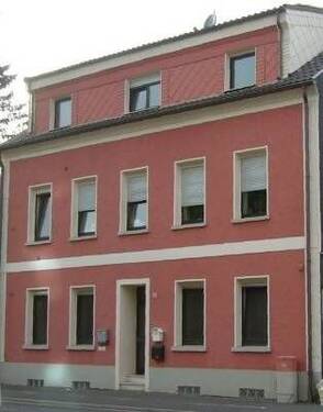 Ansicht (Nähe Cocorito) - Dachgeschosswohnung mit Single-Küche, in Citynähe von St. Ingbert - Nähe Fitnesscenter (Sofort frei)