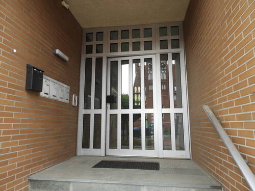 Eingangstür - 1 Zimmer Mehrfamilienhaus, Wohnhaus in Stolzenau