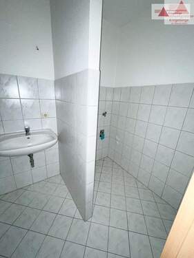 Badezimmer (2) - 2 Zimmer Etagenwohnung in Aue-Bad Schlema