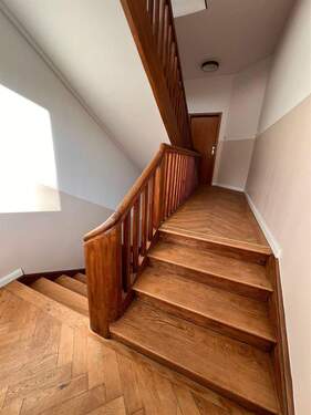 renoviertes Treppenhaus - 