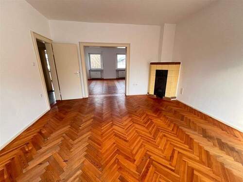 zum Ess-/Arbeitszimmer - 