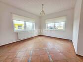 Mitarbeiterwohnung Wohnzimmer/Büro - 