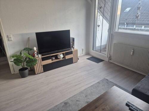 Wohnzimmer - ++ Von Privat: Tolle, geräumige 2-Zi-Wohnung, EBK, Loggia, Klima ++