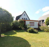 Einfamilienhaus mit Einliegerwohnung auf großem Gartengrundstück direkt am Ohlsdorfer Parkfriedhof - Hamburg / Wellingsbüttel