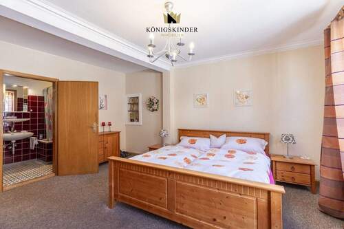Haus 23 - Schlafzimmer im 1. OG mit direktem Zugang ins Bad - 