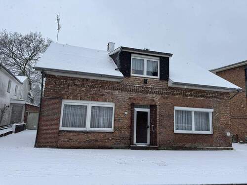 Straßenansicht - Mitten im Ort ein beschauliches Zuhause mit Einliegerwohnung