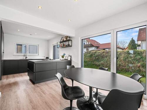 Essbereich mit Ausgang in den Garten - 5 Zimmer Einfamilienhaus in Mengen