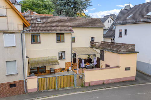 03_Hausansicht 2 - 6 Zimmer Einfamilienhaus in Wetzlar