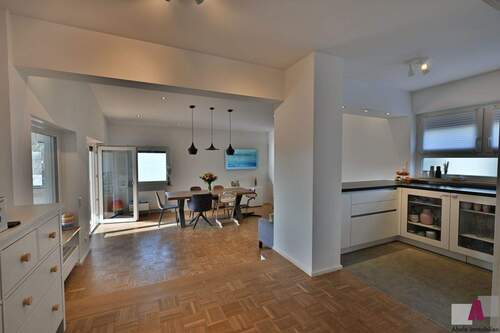 Blick ins Wohnzimmer EG - 6 Zimmer Einfamilienhaus in Weil am Rhein