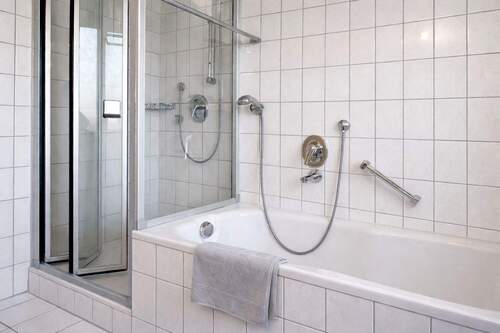 Bad2.jpg - Etagenwohnung mit 75,70 m&sup2; in Hechingen zum Kaufen