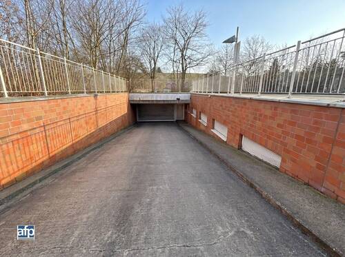 Tiefgarageneinfahrt - Paketverkauf von 25 Stück Tiefgaragenstellplätzen (jeweils mit eigenen Teileigentums-Grundbuch)!