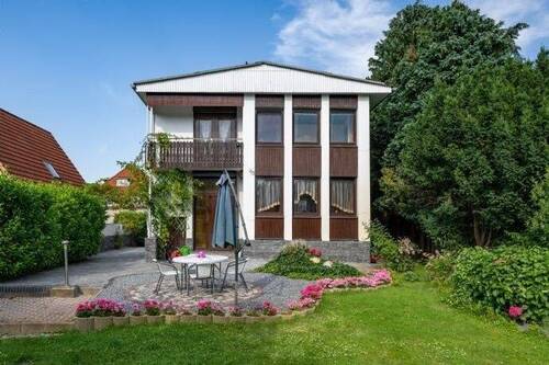 Hausansicht - 5 Zimmer Mehrfamilienhaus, Wohnhaus zum Kaufen in Delmenhorst