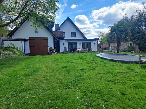 2025005 Gartenansicht - Attraktives Einfamilienhaus mit gehobener Ausstattung und großem Garten