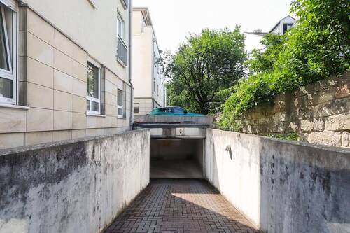 Tiefgaragenzufahrt - 