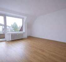 Renovierte 2-Zimmer-Wohnung mit Balkon und Garage - Hamburg Sasel