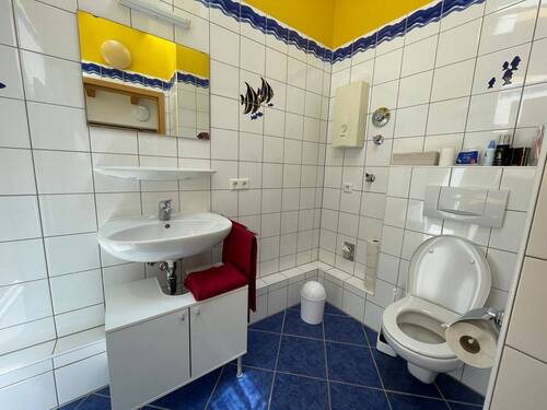 Bad mit Dusche / WC - 