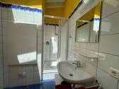 Bad mit Dusche / WC - 