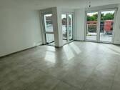 Wohnzimmer mit Balkon - 4 Zimmer Etagenwohnung zur Miete in Köln