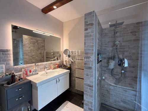 Geschmackvolles Bad en Suite - 